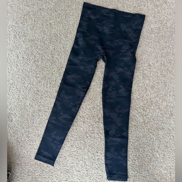 SPANX Pants - Spanx seamless size medium camo leggings